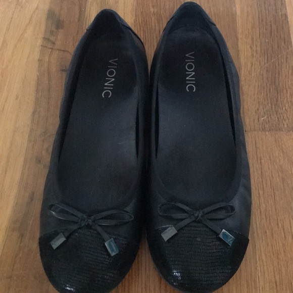 Vionic Shoes - Black Vionic flats